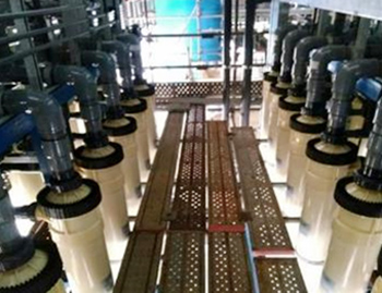 石油化学工場　排水再利用